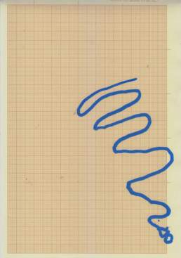 lineas azules sobre papel milimetrado